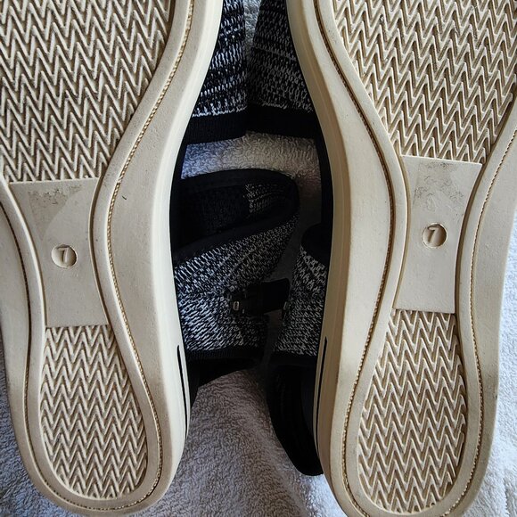 NWOT EILEEN FISHER STRETCHY FABRIC BLACK/WHITE KNIT SANDALS SIZE 7M - Picture 11 of 11